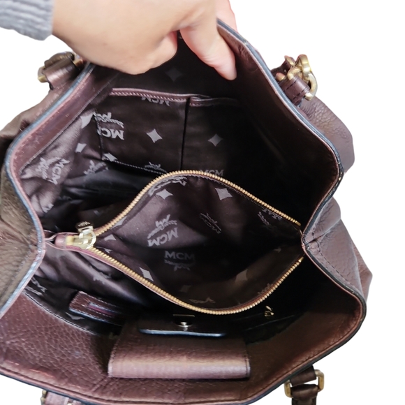 Metallic MCM Hobo🔥 - Picture 5 of 16